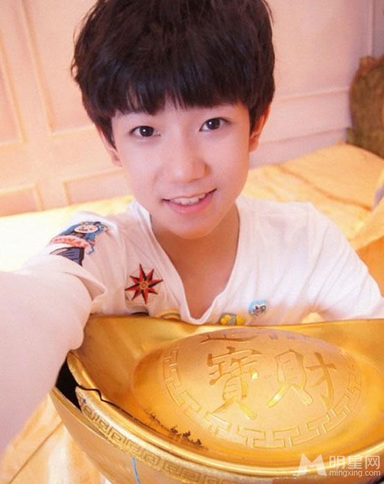 TFBOYS王源2013年下半年可爱卖萌生活照集_图-17