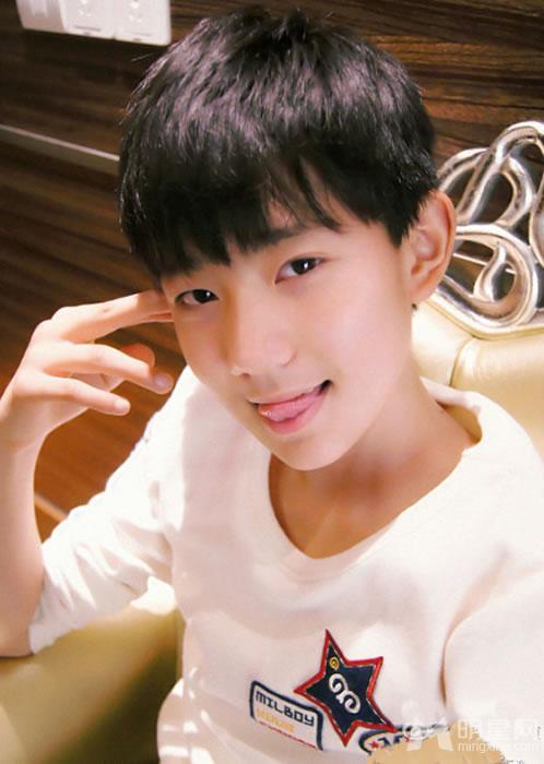 TFBOYS王源2013年下半年可爱卖萌生活照集_图-55