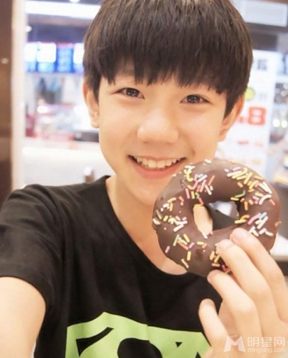 TFBOYS王源2013年下半年可爱卖萌生活照集_图-4