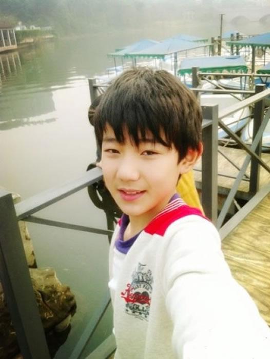 TFBOYS王源2013年下半年可爱卖萌生活照集_图-28