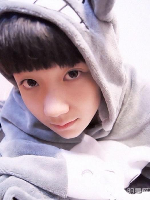 TFBOYS王源2013年下半年可爱卖萌生活照集_图-25