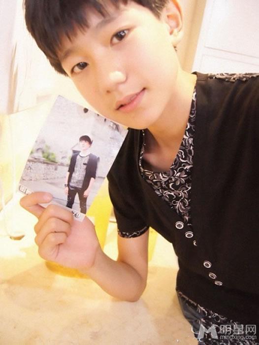 TFBOYS王源2013年下半年可爱卖萌生活照集_图-32