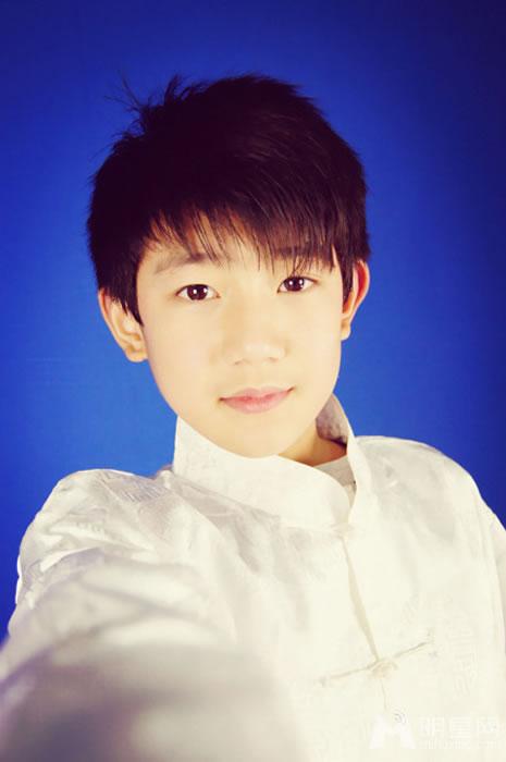 TFBOYS王源2013年下半年可爱卖萌生活照集_图-58