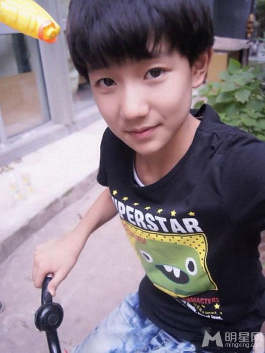 TFBOYS王源2013年下半年可爱卖萌生活照集_图-33