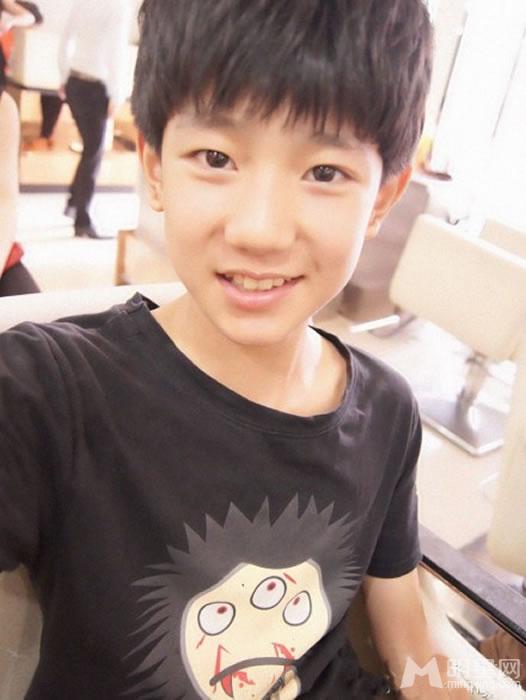 TFBOYS王源2013年下半年可爱卖萌生活照集_图-10