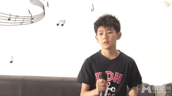TFBOYS王源2012年青涩可爱生活照集_图-1
