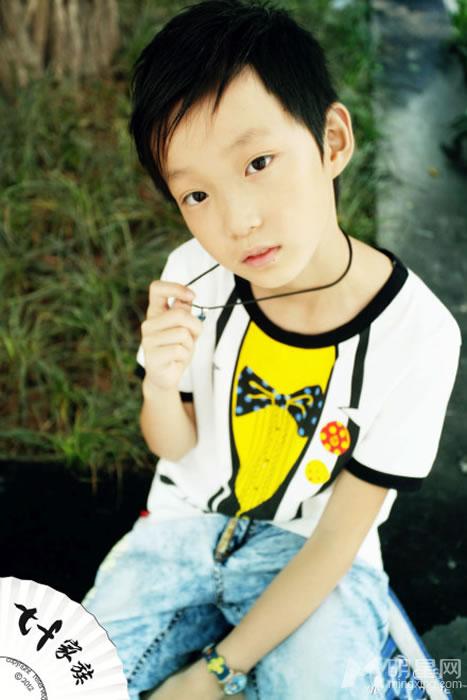 TFBOYS王源2012年青涩可爱生活照集_图-9