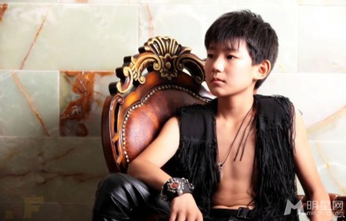 TFBOYS王源2012年青涩可爱生活照集_图-12