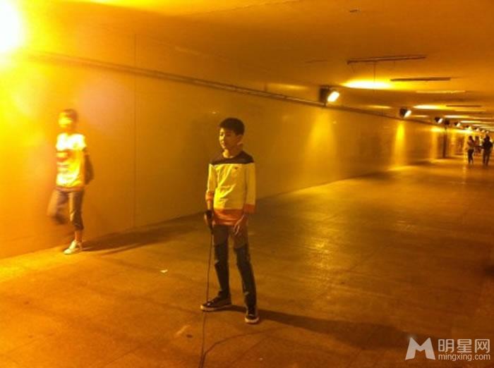 TFBOYS王源2012年青涩可爱生活照集_图-2