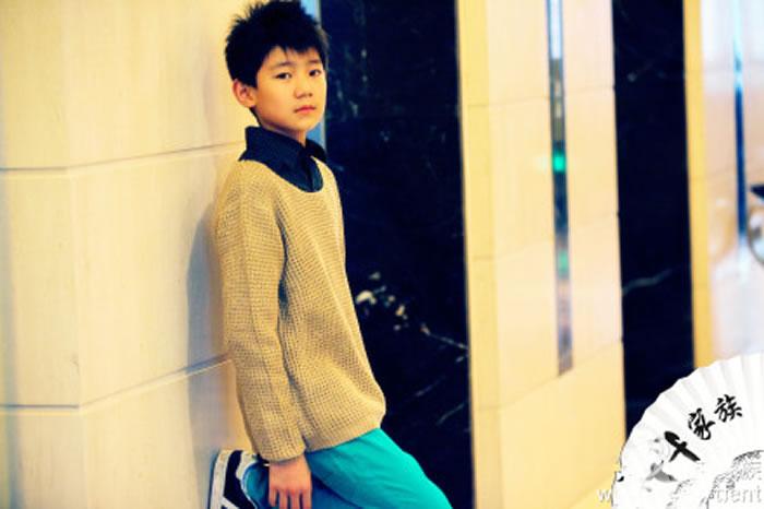 TFBOYS王源2012年青涩可爱生活照集_图-3