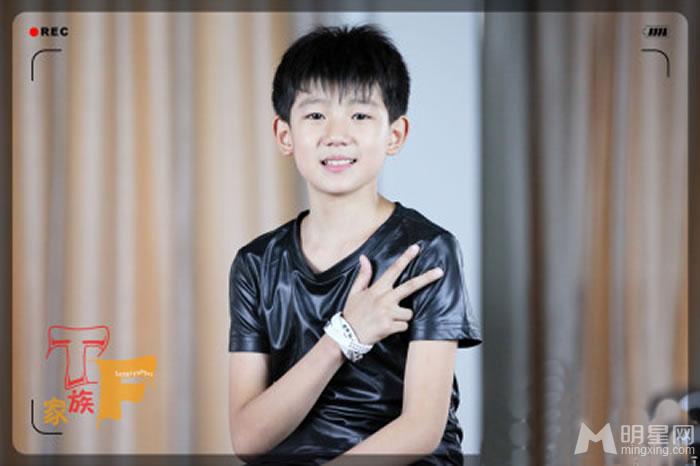 TFBOYS王源2012年青涩可爱生活照集_图-32