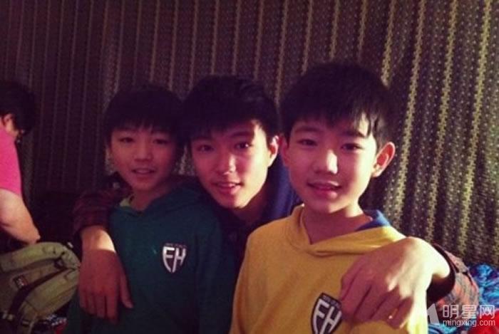 TFBOYS王源2012年青涩可爱生活照集_图-17