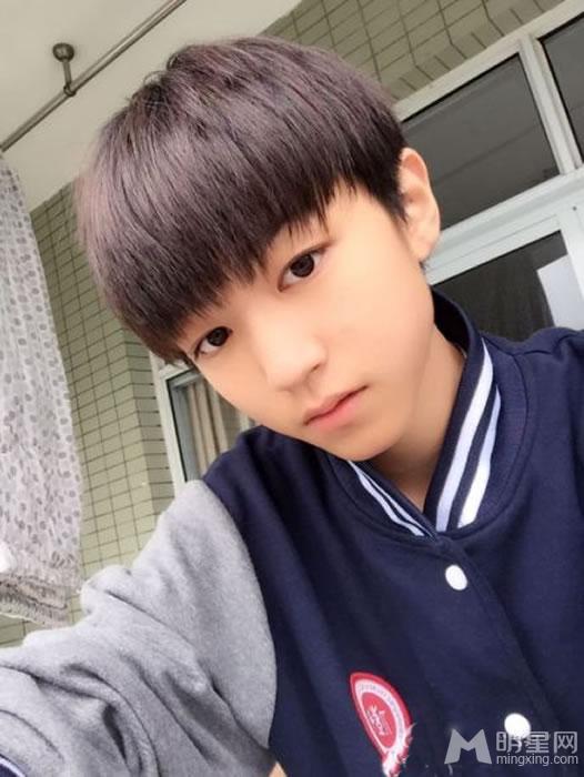 TFBOYS王俊凯2014年下半年帅气生活照集_图-23