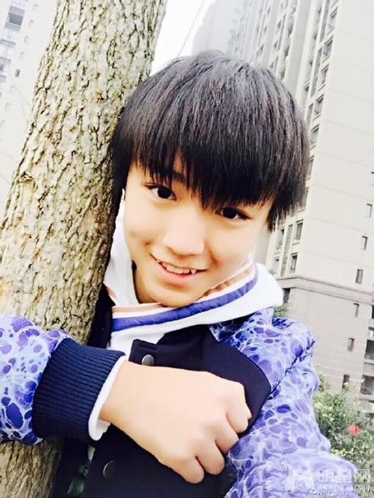 TFBOYS王俊凯2014年下半年帅气生活照集_图-33