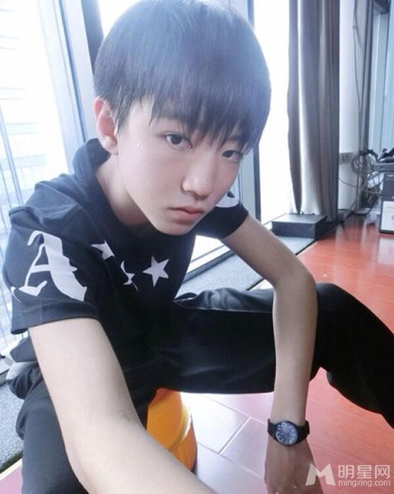 TFBOYS王俊凯2014年下半年帅气生活照集_图-5