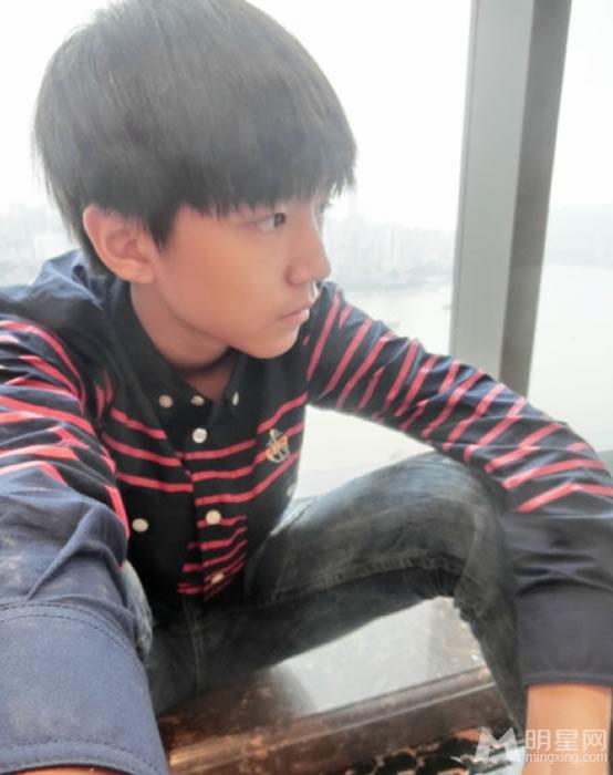 TFBOYS王俊凯2014年下半年帅气生活照集_图-18