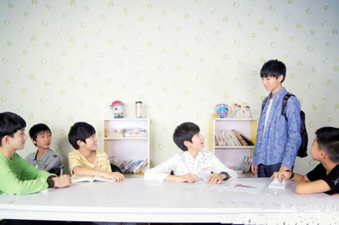 TFBOYS王俊凯2014年下半年帅气生活照集_图-2