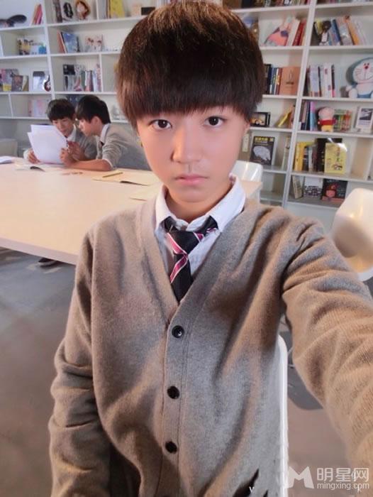 TFBOYS王俊凯2014年下半年帅气生活照集_图-17