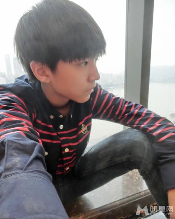TFBOYS王俊凯2014年下半年帅气生活照集_图-19