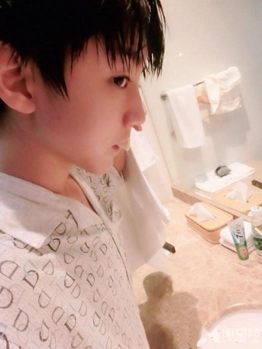 TFBOYS王俊凯2014年下半年帅气生活照集_图-8