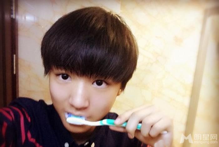 TFBOYS王俊凯2014年下半年帅气生活照集_图-21