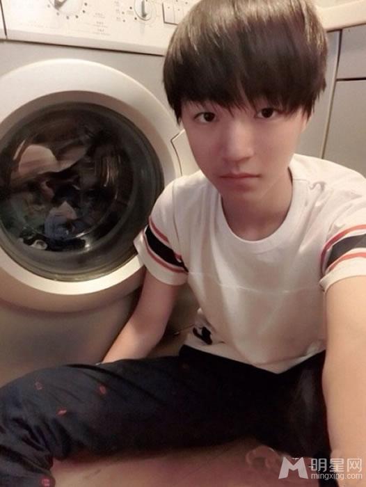 TFBOYS王俊凯2014年下半年帅气生活照集_图-10