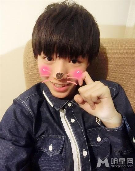 TFBOYS王俊凯2015自拍生活照帅气阳光卖萌可爱_图-5