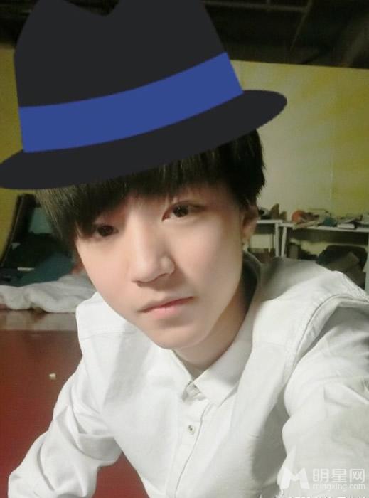 TFBOYS王俊凯2015自拍生活照帅气阳光卖萌可爱_图-3