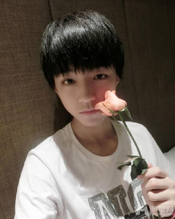 TFBOYS王俊凯2015自拍生活照帅气阳光卖萌可爱_图-6