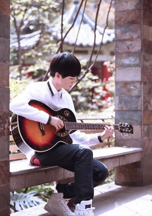 TFBOYS王俊凯2015最新生活照充满阳光微笑温暖_图-8