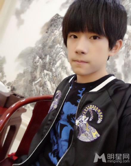 TFBOYS易烊千玺2015最新生活照青春可爱充满阳光_图-9