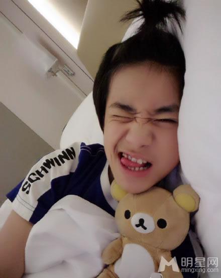 TFBOYS易烊千玺2015最新生活照青春可爱充满阳光_图-2