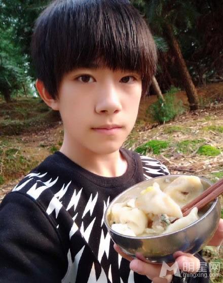 TFBOYS易烊千玺2015最新生活照青春可爱充满阳光_图-8