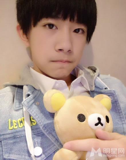 TFBOYS易烊千玺2015最新生活照青春可爱充满阳光_图-4