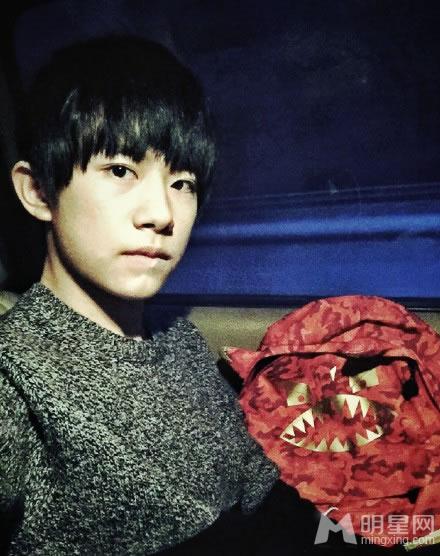 TFBOYS易烊千玺2015最新生活照青春可爱充满阳光_图-1