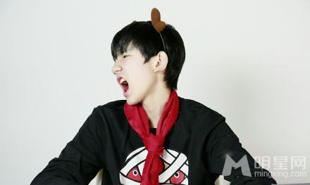 TFBOYS王源给六百万粉丝的福利可爱搞怪令人喜爱_图-7