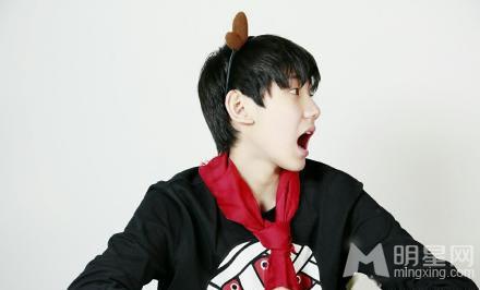 TFBOYS王源给六百万粉丝的福利可爱搞怪令人喜爱_图-5