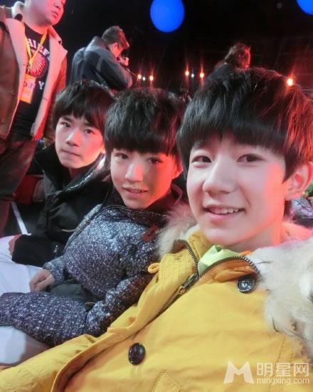 TFBOYS王源2015最新生活照古灵精怪搞笑可爱_图-6