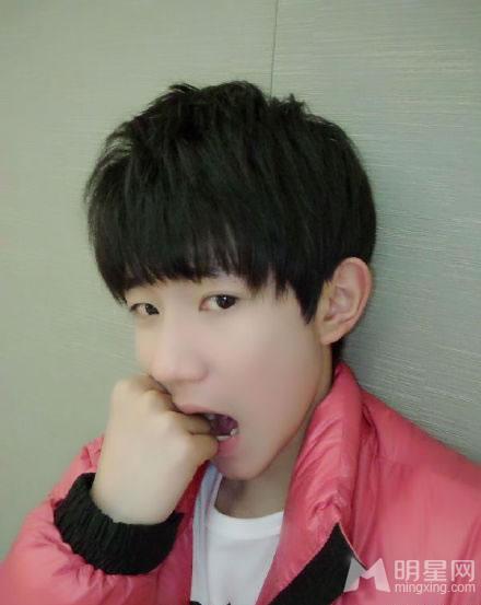TFBOYS王源2015最新生活照古灵精怪搞笑可爱_图-4