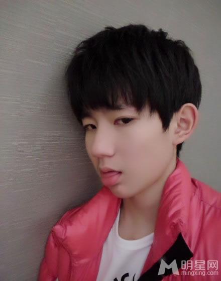 TFBOYS王源2015最新生活照古灵精怪搞笑可爱_图-3