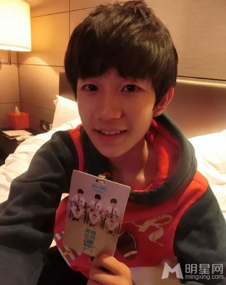 TFBOYS王源2015最新生活照古灵精怪搞笑可爱_图-7
