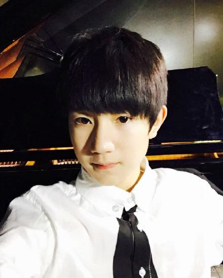 TFBOYS王源2015最新生活照古灵精怪搞笑可爱_图-9