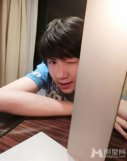 TFBOYS王源2015自拍生活照帅气迷人网友大爱_图-1