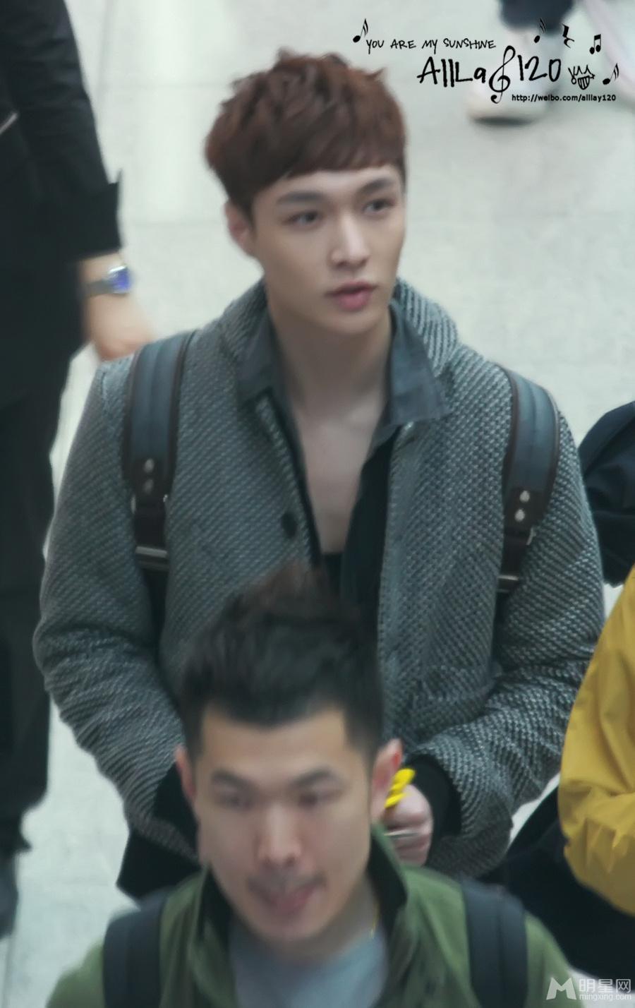 EXO张艺兴2013年3月现身机场可爱帅气_图-4
