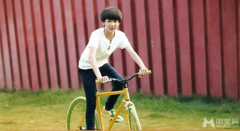 TFBOYS王源生活照笑容甜美样子乖巧可爱_图-3
