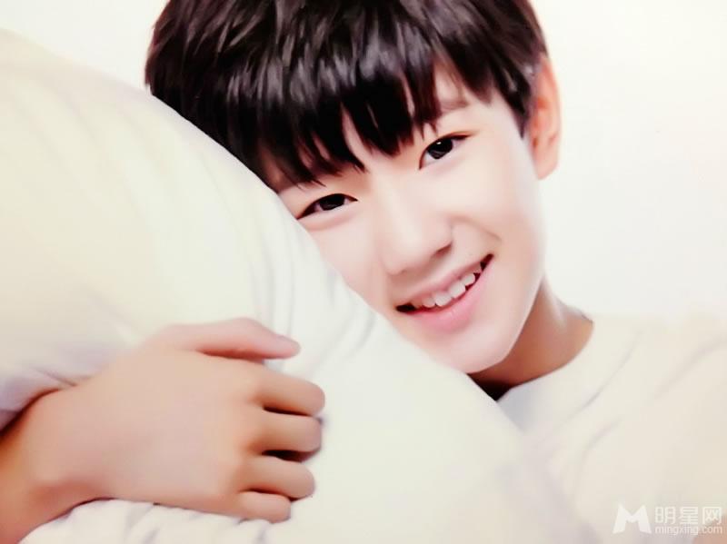 TFBOYS王源生活照笑容甜美样子乖巧可爱_图-10