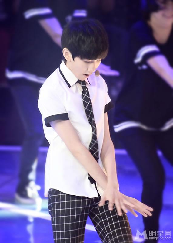 TFBOYS王源生活照笑容甜美样子乖巧可爱_图-8