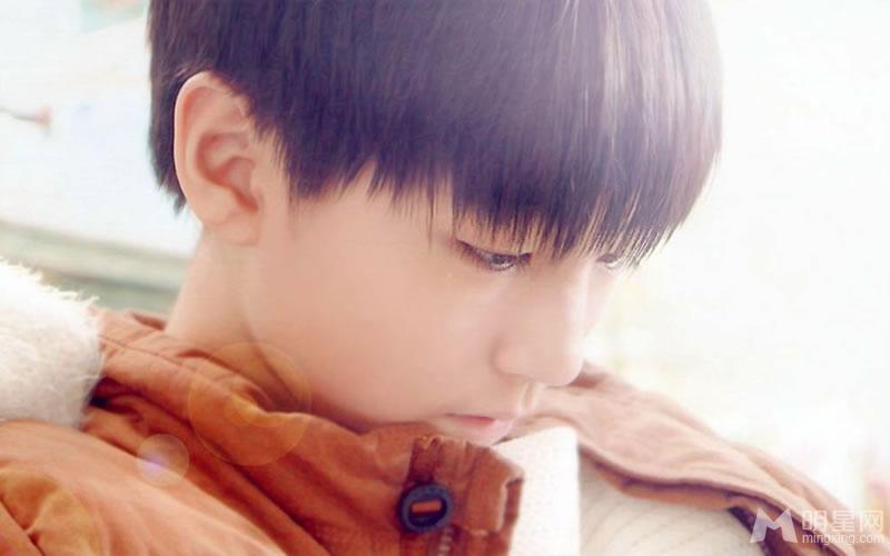 TFBOYS王俊凯生活照小正太被御姐挑逗_图-7