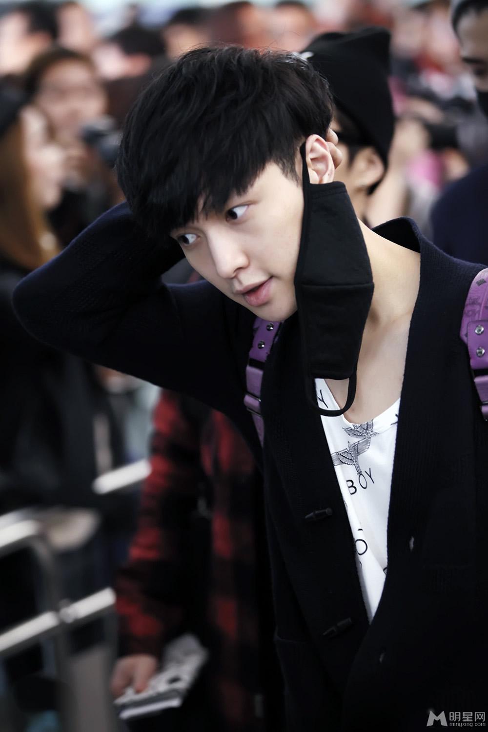 EXO张艺兴2014年12月机场写真离开香港返回韩国_图-1