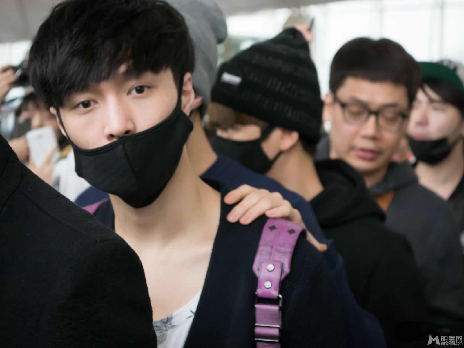 EXO张艺兴2014年12月机场写真离开香港返回韩国_图-8